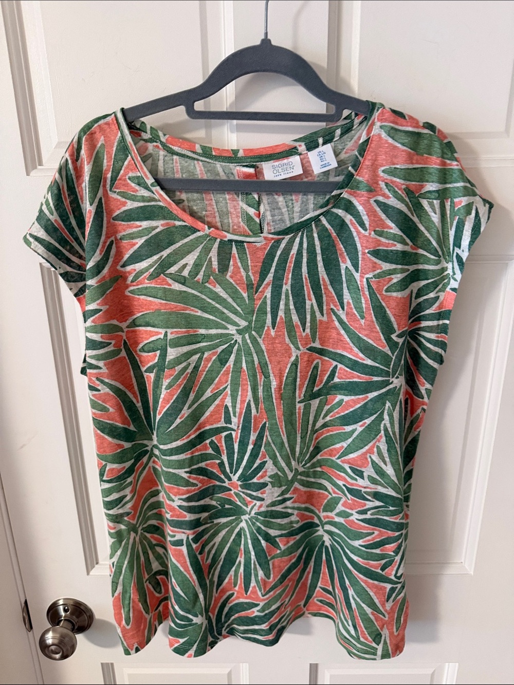 Sigrid Olsen Tropical Palm Leaf 100% Linen Top
Pink Green Button Back Top Large
